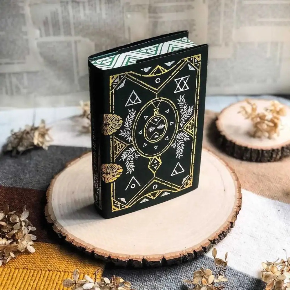 Fairyloot Witches Steeped in Gold